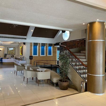 Circle Inn Hotel And Suites Bacolod Exteriör bild