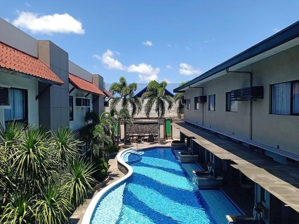 Circle Inn Hotel And Suites Bacolod Exteriör bild