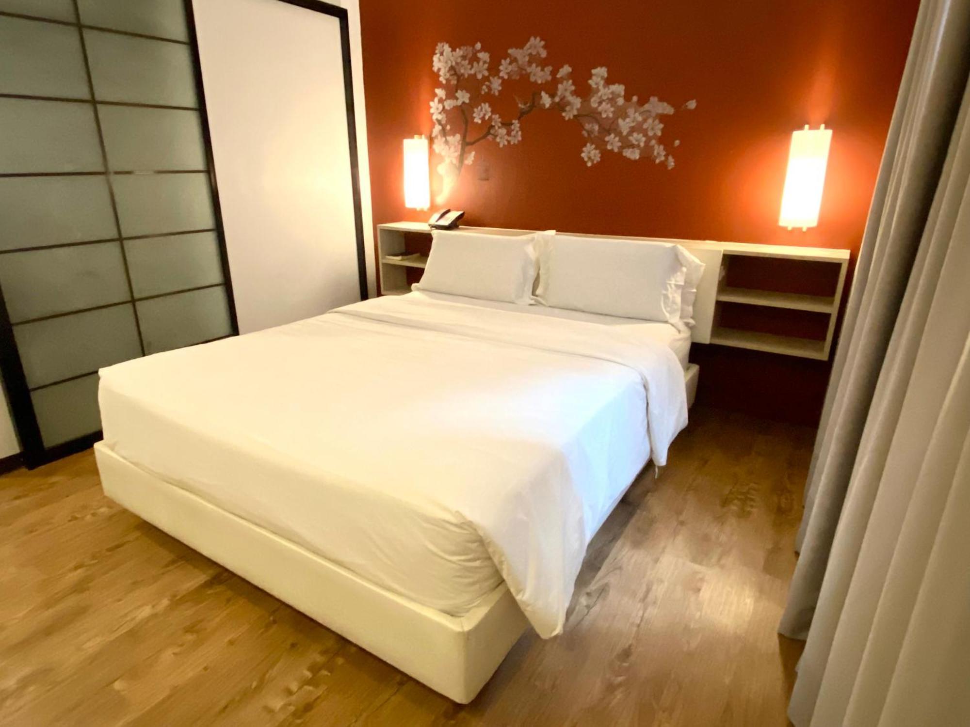 Circle Inn Hotel And Suites Bacolod Exteriör bild