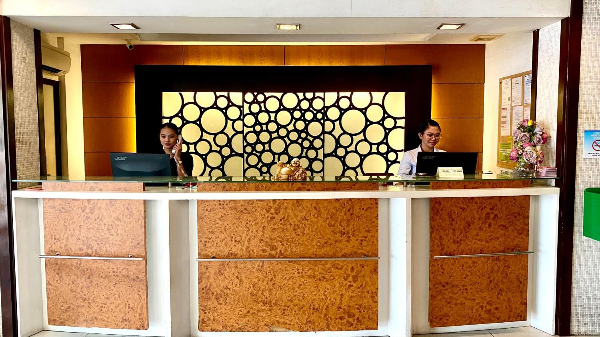 Circle Inn Hotel And Suites Bacolod Exteriör bild