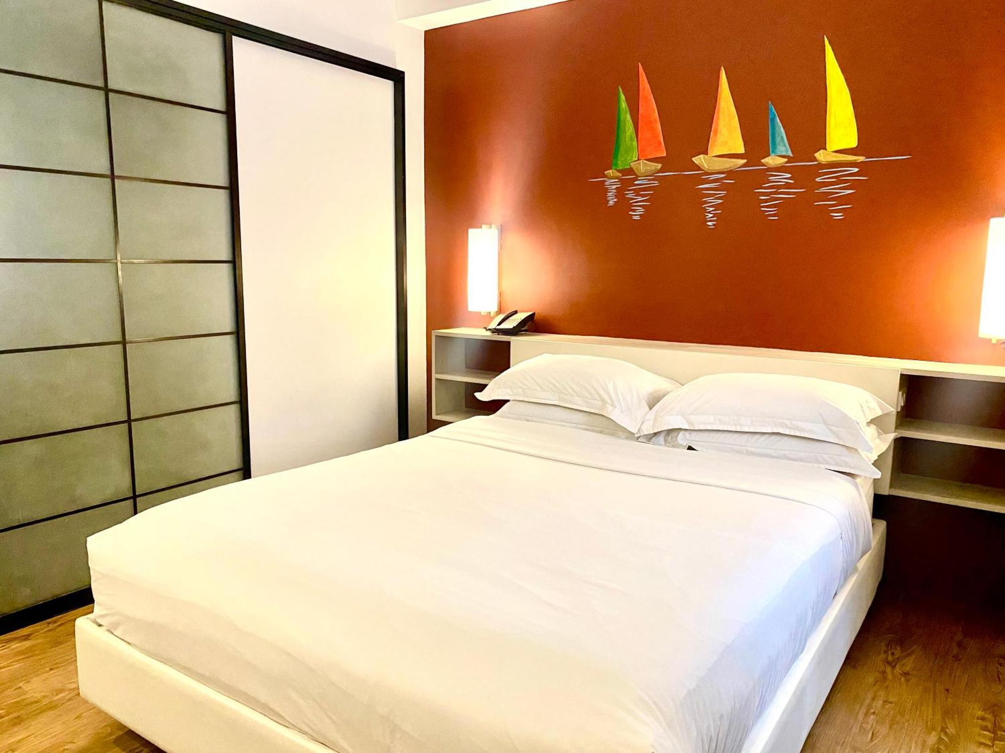 Circle Inn Hotel And Suites Bacolod Exteriör bild