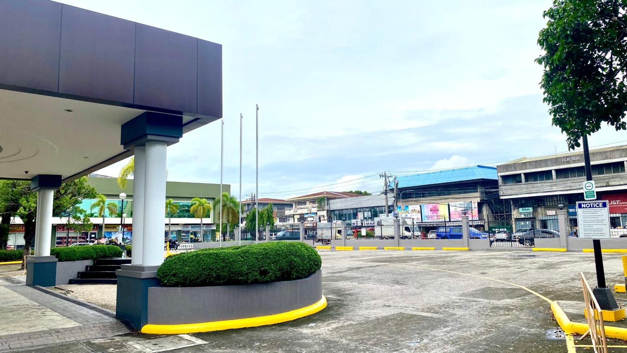 Circle Inn Hotel And Suites Bacolod Exteriör bild