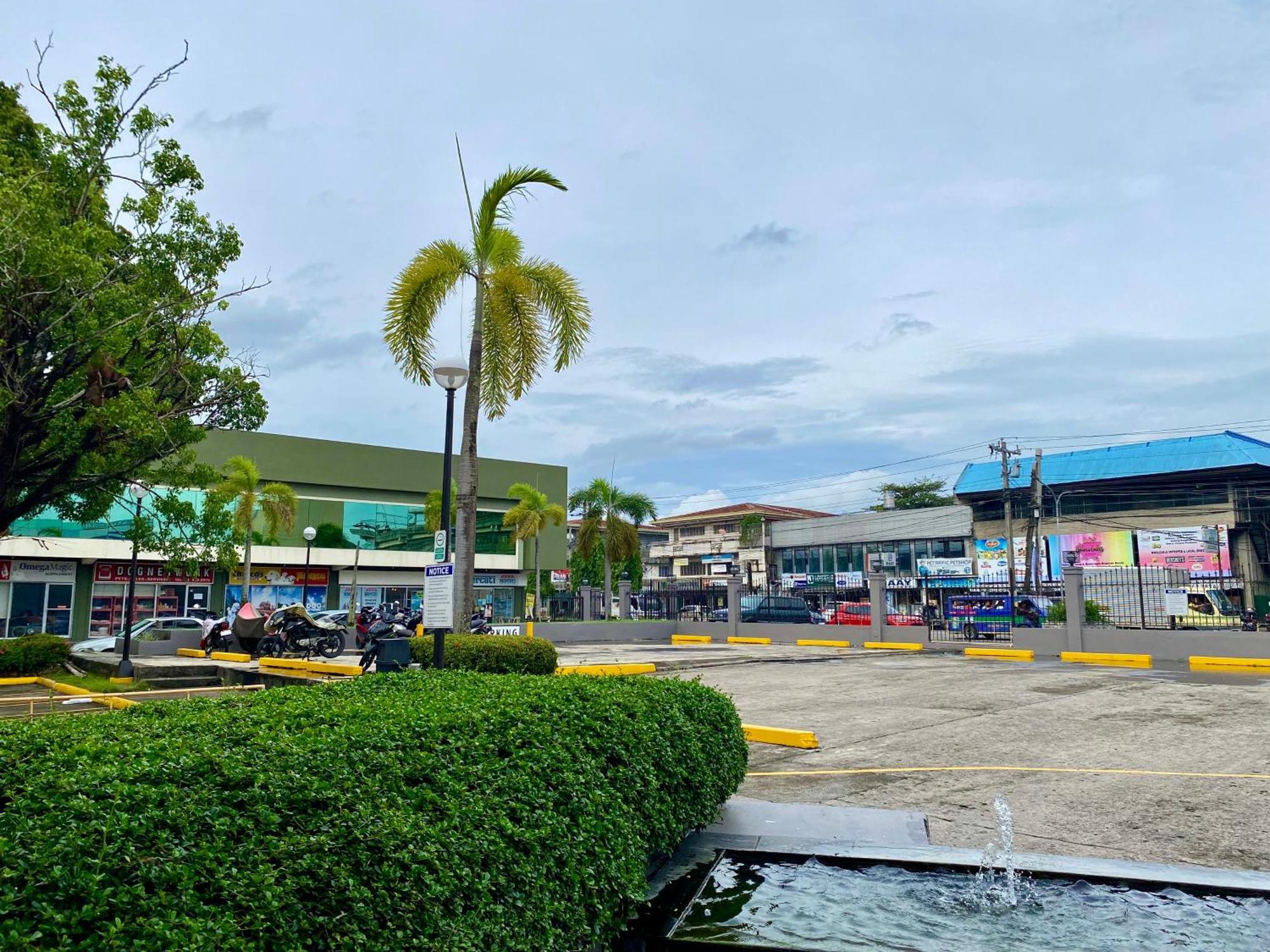 Circle Inn Hotel And Suites Bacolod Exteriör bild