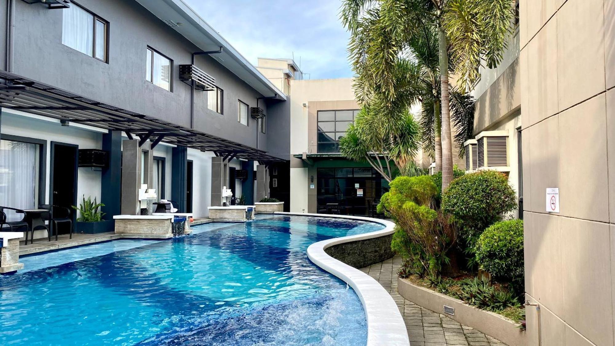Circle Inn Hotel And Suites Bacolod Exteriör bild