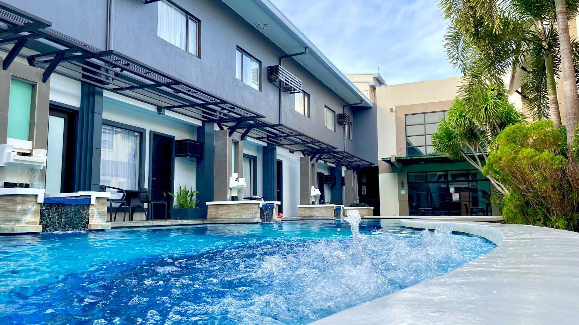 Circle Inn Hotel And Suites Bacolod Exteriör bild