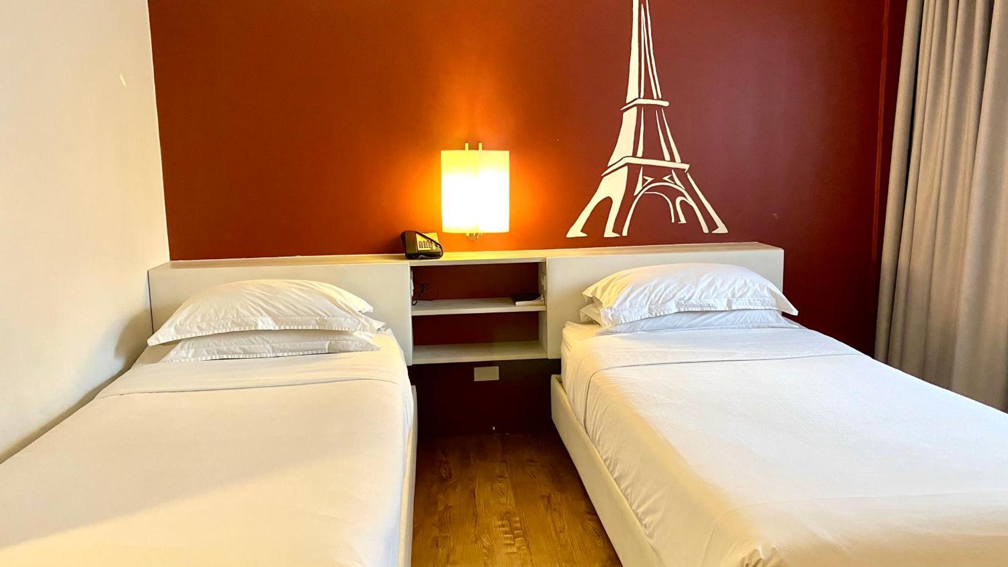 Circle Inn Hotel And Suites Bacolod Exteriör bild