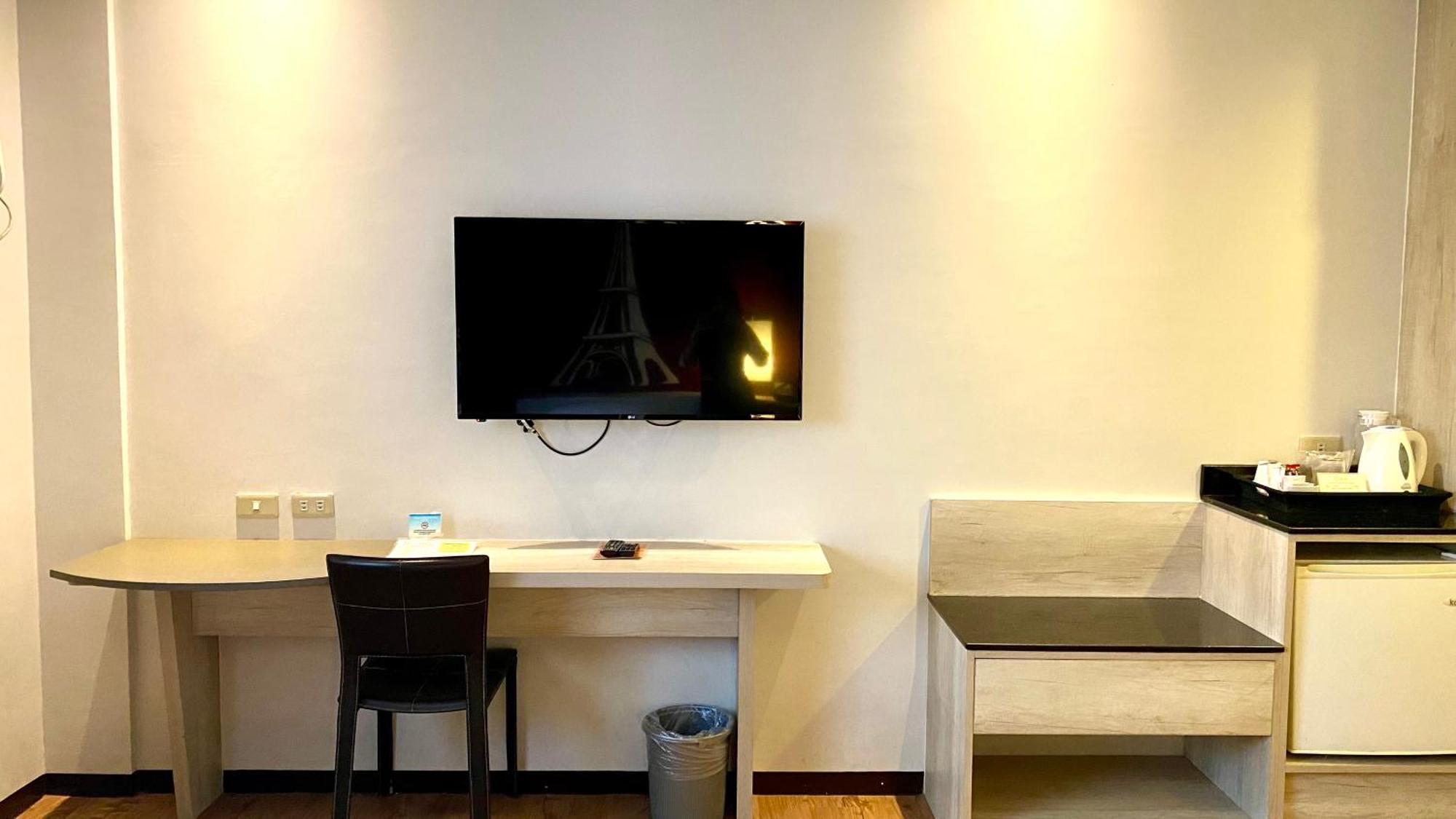 Circle Inn Hotel And Suites Bacolod Exteriör bild