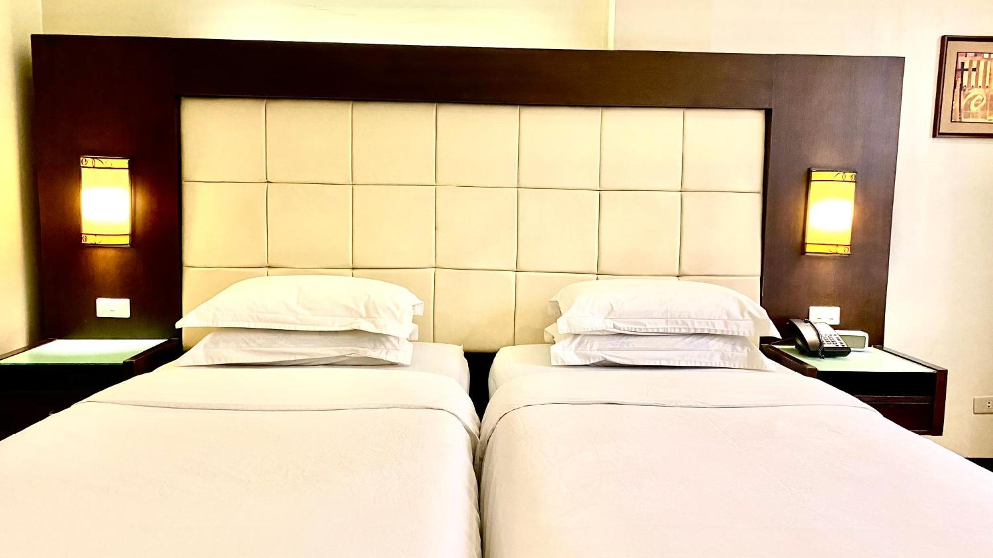 Circle Inn Hotel And Suites Bacolod Exteriör bild