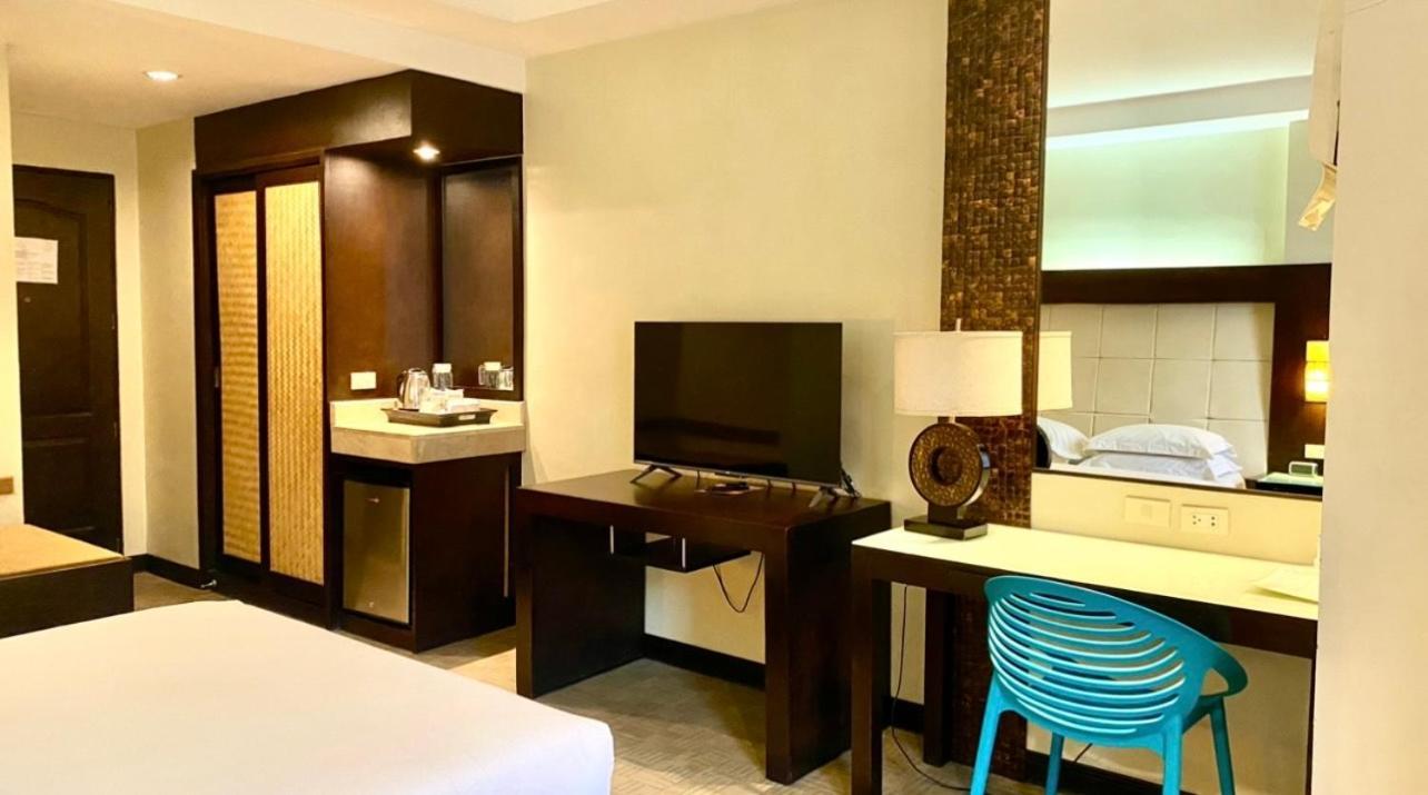 Circle Inn Hotel And Suites Bacolod Exteriör bild