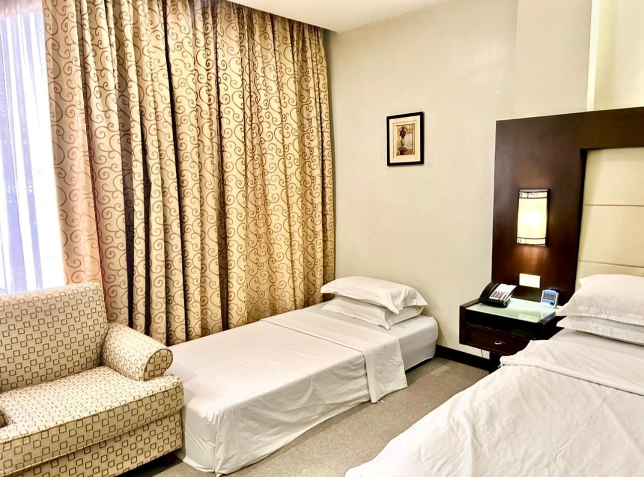 Circle Inn Hotel And Suites Bacolod Exteriör bild