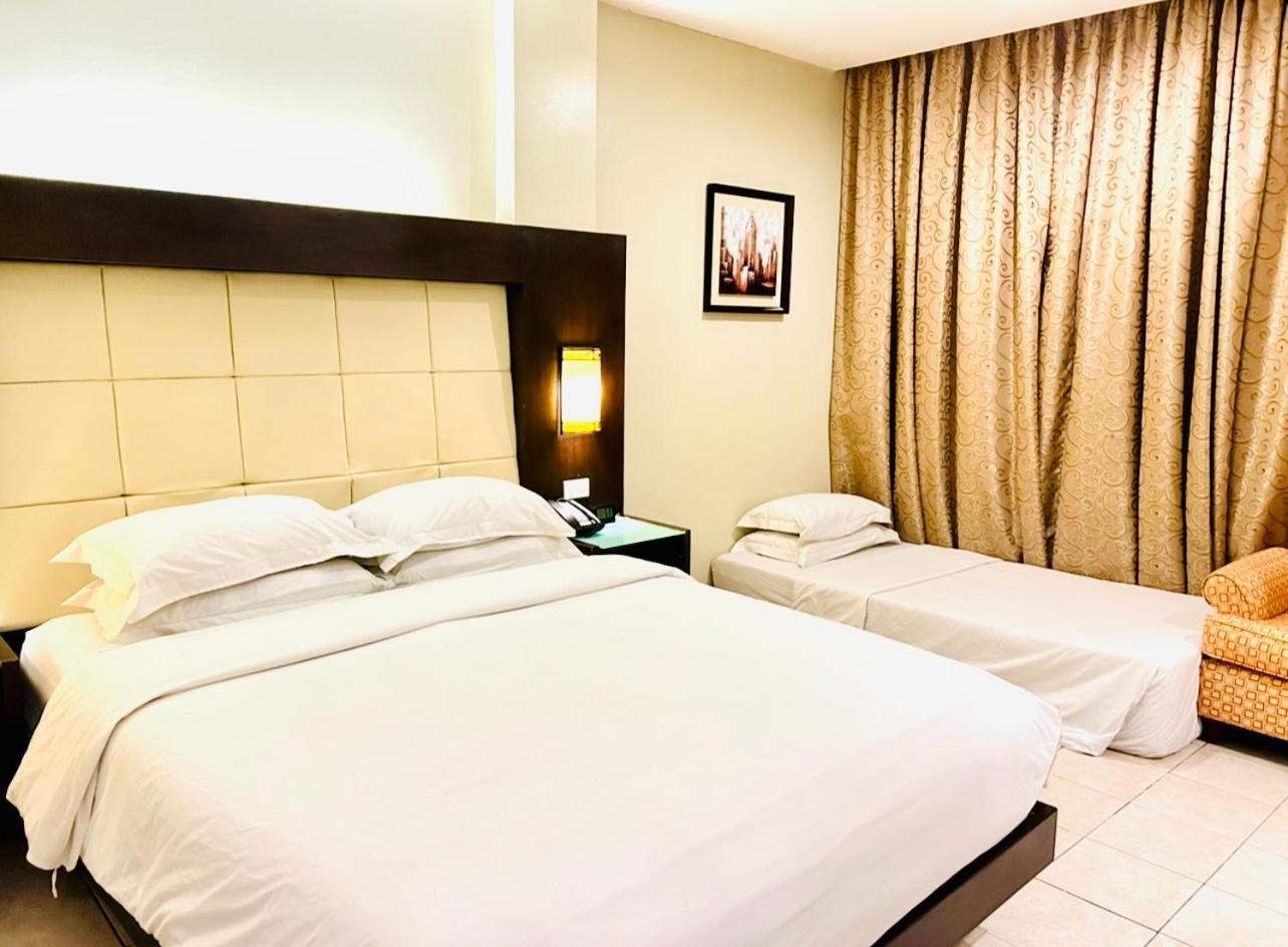 Circle Inn Hotel And Suites Bacolod Exteriör bild