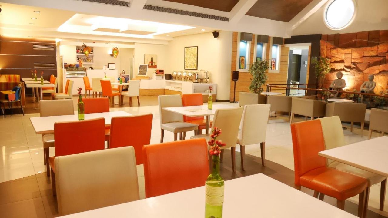 Circle Inn Hotel And Suites Bacolod Exteriör bild