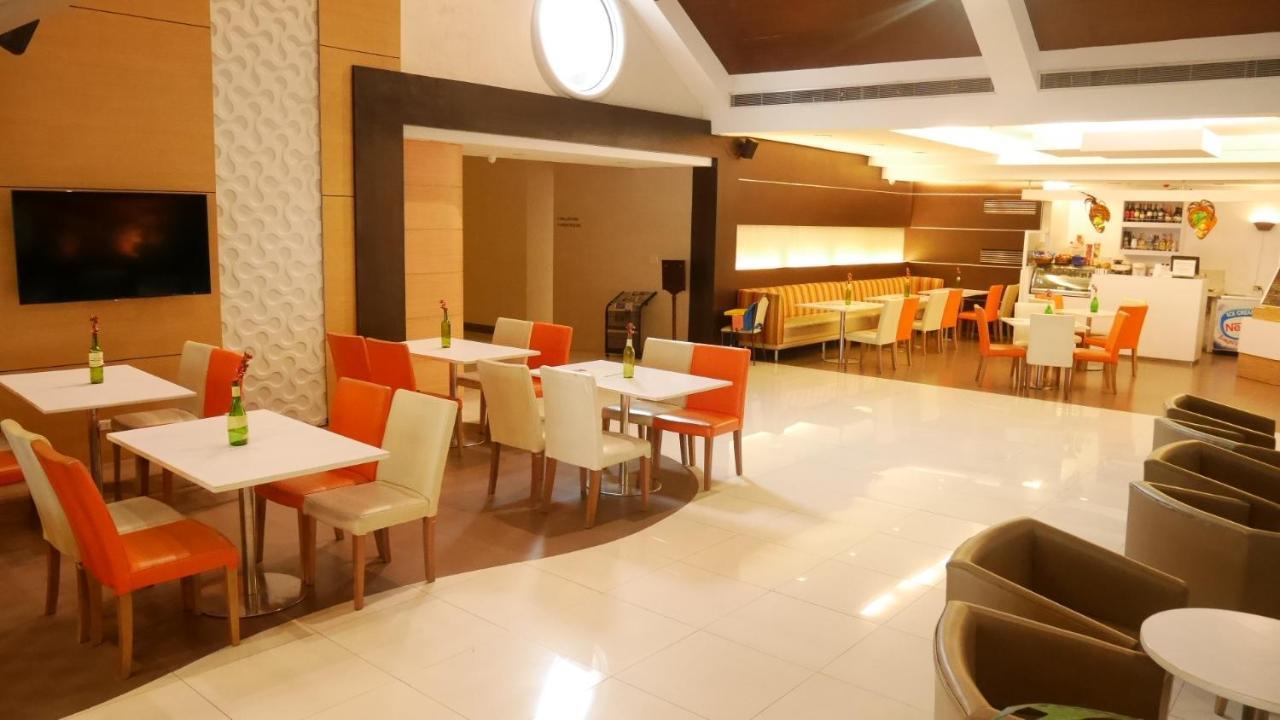 Circle Inn Hotel And Suites Bacolod Exteriör bild