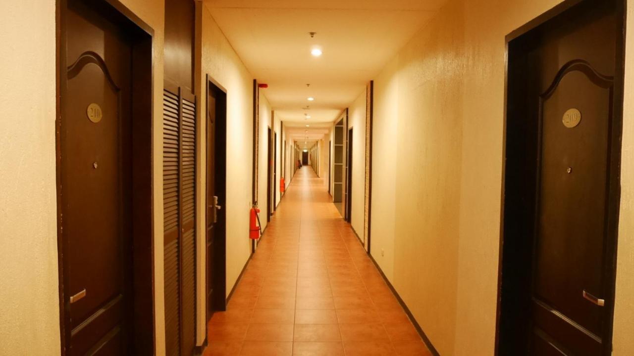 Circle Inn Hotel And Suites Bacolod Exteriör bild