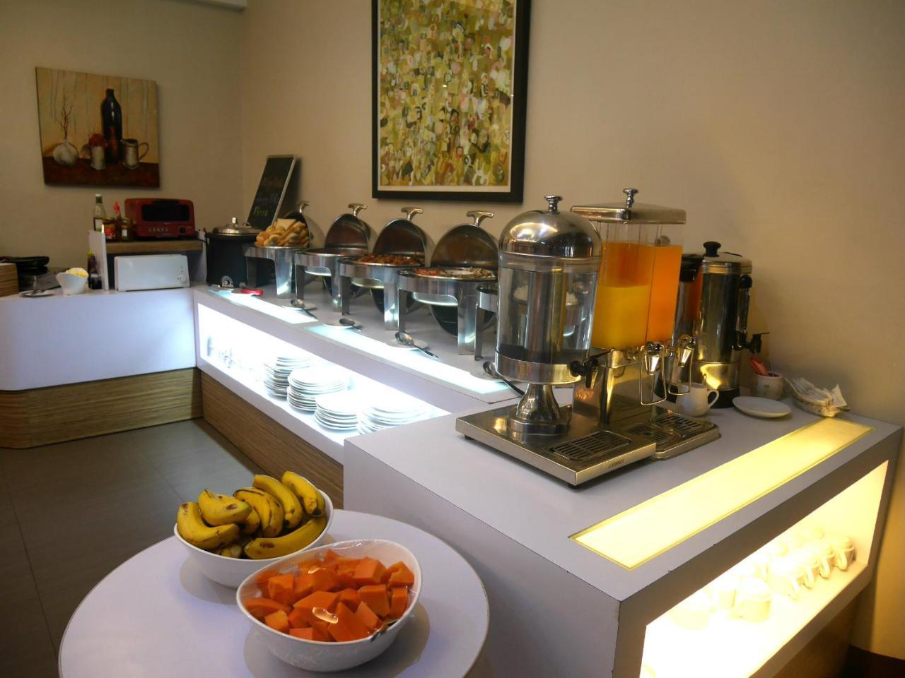 Circle Inn Hotel And Suites Bacolod Exteriör bild