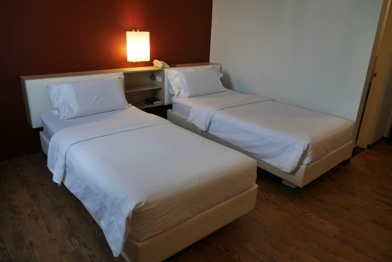 Circle Inn Hotel And Suites Bacolod Exteriör bild
